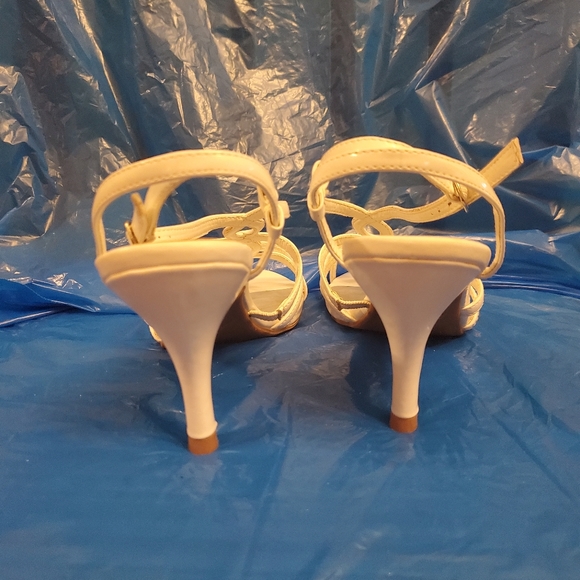 Women's Dress Sandals - Picture 4 of 6